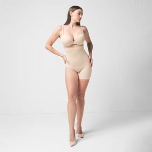 NEW Skims Seamless Sculpt Solution ShortRight Leg Exposed Size L